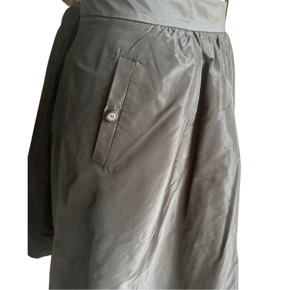 Tory Burch Black Fit and Flare Skirt. Size 6. Mint Condition. - Picture 2 of 3
